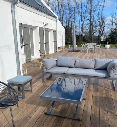 Le Palais Villa | Oceanfront Maison Steps from the Beach – Rated 9.2/10