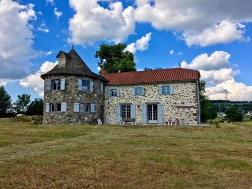 Aurillac House | Scenic Mountain View Home in Naucelles - Pet Friendly Stay