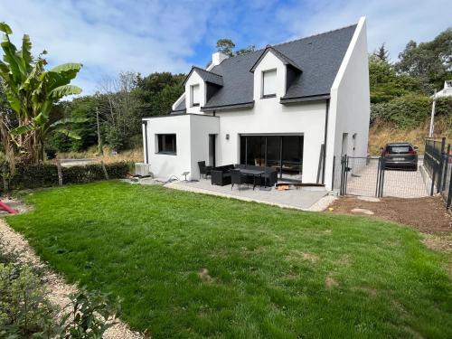 Sarzeau House | Family-Friendly Maison in Central Sarzeau with Excellent Rating