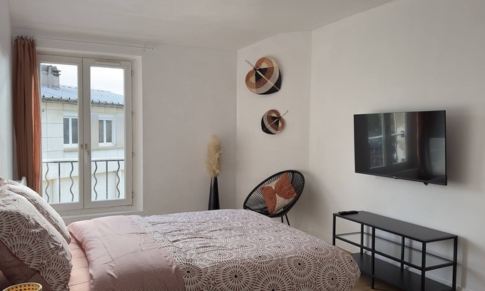 Rambouillet House | Convenient Maison in Rambouillet with Spa and Hot Tub