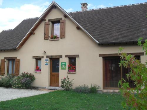 Chaon House | Spacious Sologne Retreat with Garden & Private Parking