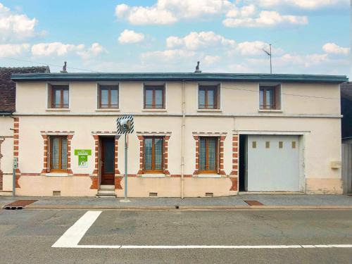 La Bazoche-Gouet House | Family-Friendly Maison with Garden & BBQ near Shops