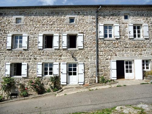 Celles-sur-Durolle House | Family-Friendly Maison Near Palladuc: Pet and Child Friendly