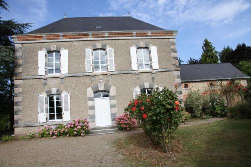 Bouere House | Discover Maison St Mayeul: Family-Friendly with Breakfast