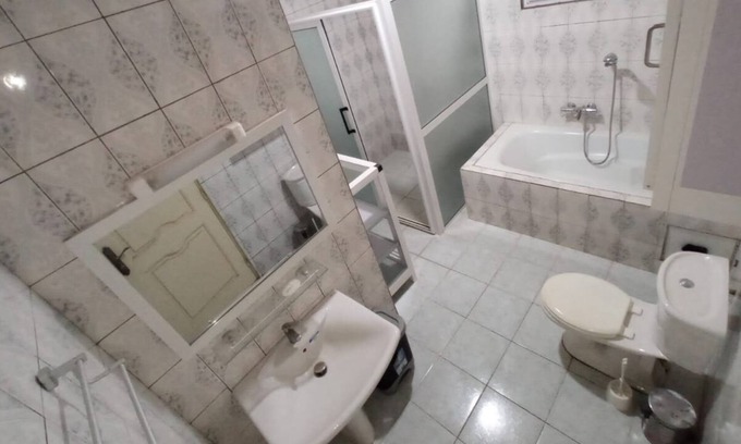 Lome House | Convenient Maison Standing Near Airport for Family Stays