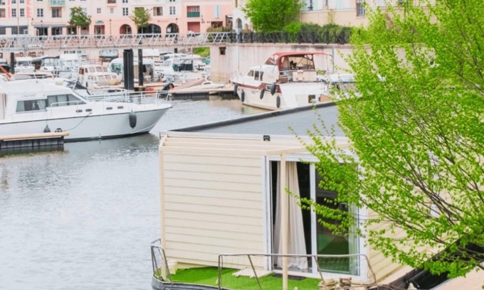 Cergy Boat Rental | Relax at Maison sur L'eau - Just 40 Minutes from Paris