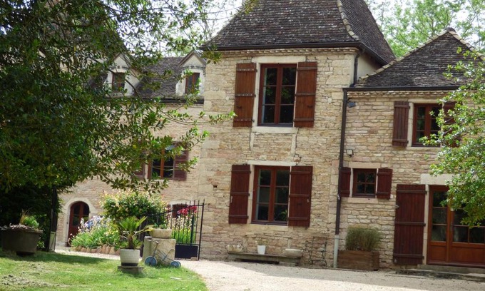 Tournus Apartment | Experience Family-Friendly Comfort at MAISON SYLVAIN