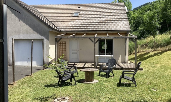 Thiezac House | Cozy Maison Thiezac: Family-Friendly Near Lioran Station