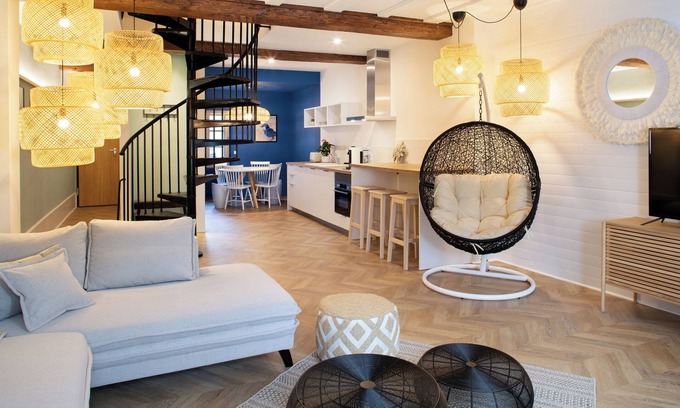 Centre Sud Apartment | Comfortable Maison TILLOT: Family-Friendly with Breakfast