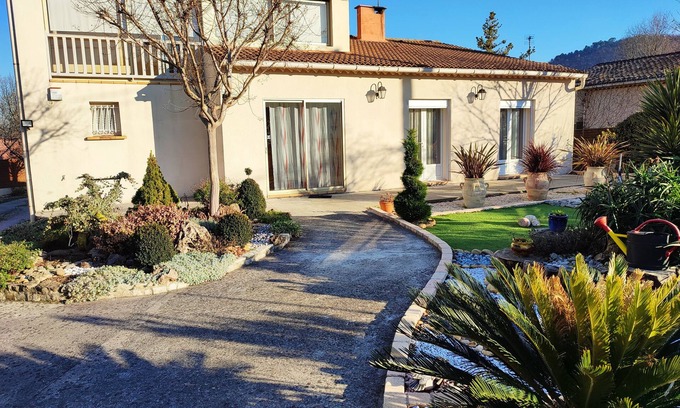 Meyrannes House | Nature Lover's Retreat: A Perfect Getaway Awaits You