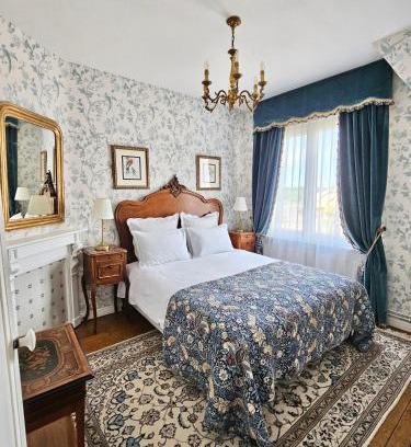Quievrechain House | Top-Rated Maison Trianon 1928: Pet & Child Friendly Stay