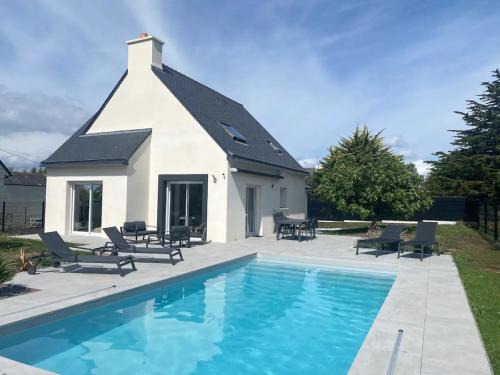 Saint-Gildas-de-Rhuys House | Relax at Maison Ty Rhuys with Pool and Oceanfront Views