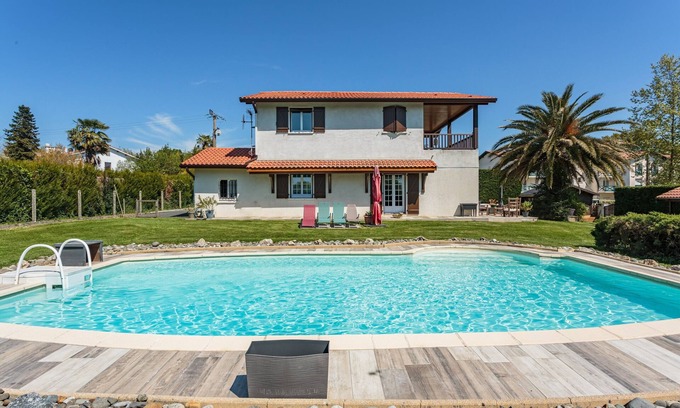 Urt House | Experience Maison Urt: Poolside Retreat with Top Reviews