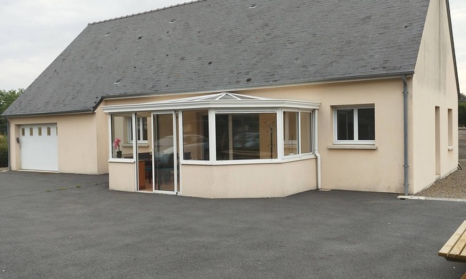 Saint-Lo-d'Ourville House | Inviting Maison Vacance Saisonnière - 9/10 Guest Rated Stay