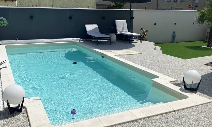 Montfavet House | Modern Villa with Pool and Spa in Avignon