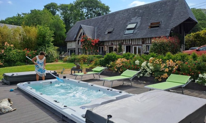 Pennedepie House | Ocean View Retreat with Private Spa & Pool near Deauville