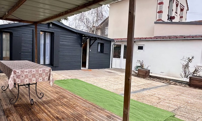Houilles House | Maison: Free Wi-Fi, Pet-Friendly Near Paris Attractions
