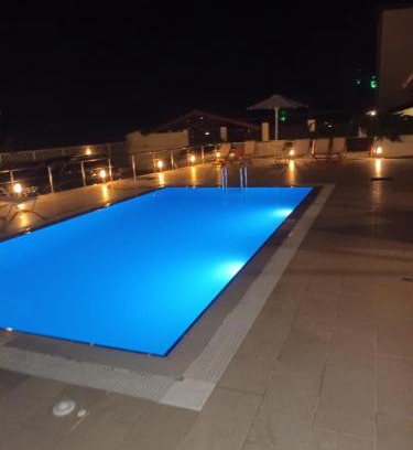 Ormos Panagias Apartment | Elegantly Appointed Maisonette Allegro with Pool Amenities