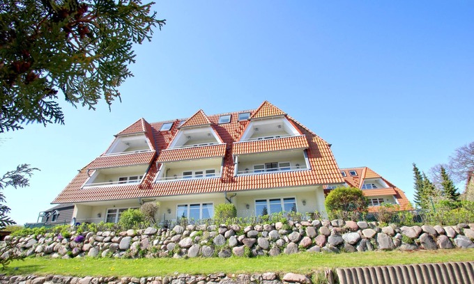 Breege Apartment | Cozy Hafenhäuser Breege FeWo 06: Ocean View & Balcony