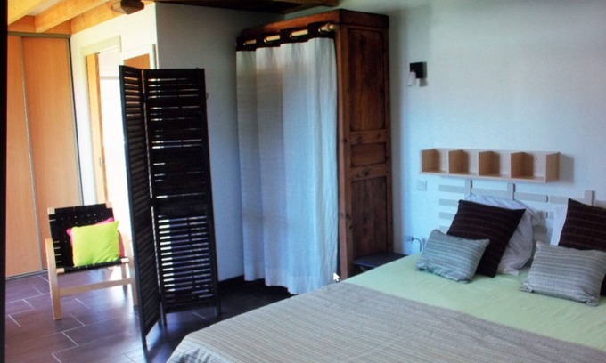 Saint-Julien-en-Born Cottage | Serene Maisonette Retreat: Ocean Views & Pool Access