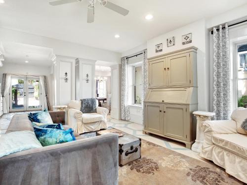 Historic Downtown Savannah Apartment | Family-Friendly Retreat at Maisonette La Belle with Pool