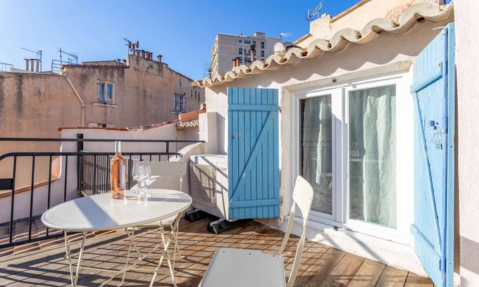 La Joliette Apartment | Discover MaisonMars Le Petit Panier Studio with Rooftop Views