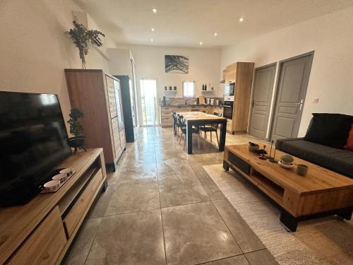 Montaren-et-Saint-Mediers House | Child-Friendly Retreat at Maisonnette Du Mas Vert