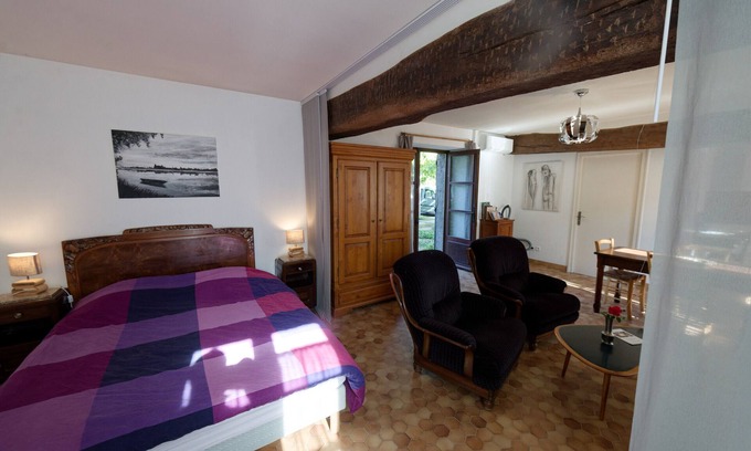 Saint-Dye-sur-Loire House | Charming Maisonnette de La Boisselée: Pet-Friendly Retreat