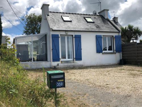 Plouguerneau House | Cozy Maisonnette Steps from the Beach, Rated 9/10 by Guests