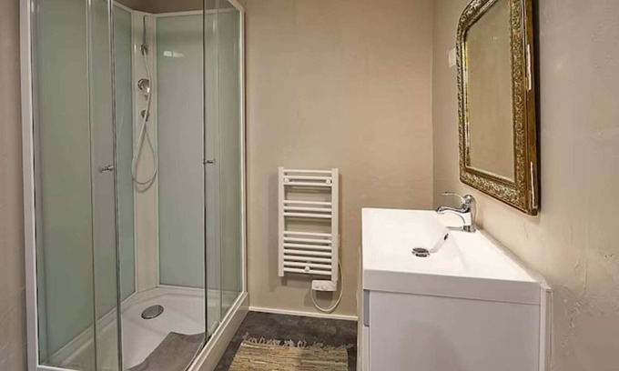 Ault House | Cozy Maisonnette for 4, Steps from the Beach in Ault