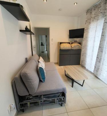 Colomiers House | Cozy Maisonnette with Garden, Pool & Ocean Views
