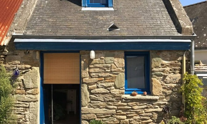 Groix House | Discover Maisonnette de la Pierre Blanche - Pet Friendly Escape