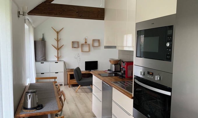 Senlis Cottage | Tranquil 3* House in Senlis with Breakfast and Kitchen