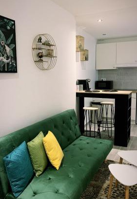 Bourgogne Apartment | Family-Friendly Maisonnette in the Heart of Orléans