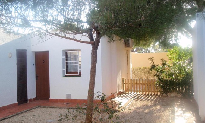 Calafat House | Cozy Retreat with Garden & Barbecue Near Ocean Views