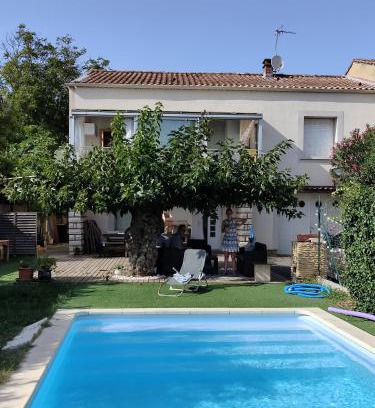 Courthezon Villa | Discover Maisonnette Provençale: Oceanfront Family Retreat