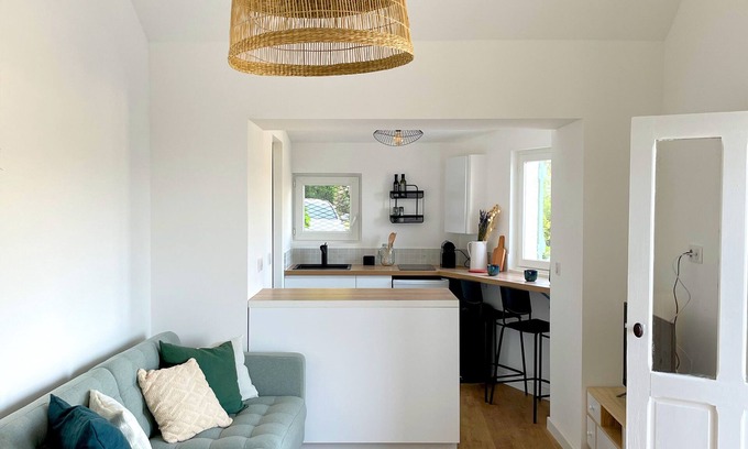 Sollies-Toucas House | Cozy Maisonnette with Scenic Views Near the Beach