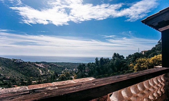 Eden Rock Apartment | Family-Friendly Stay at Maisonperso with Kitchen Amenities