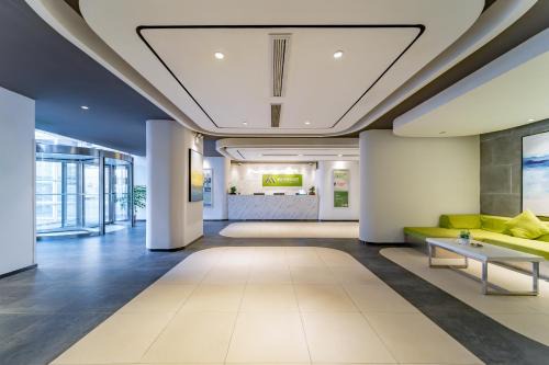 Pudong Hotel | Convenient Maixinge Hotel with Shuttle to Pudong Airport