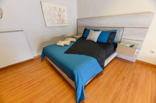 Larissa Apartment | Pet-Friendly Maisonette with Parking for Family Getaways