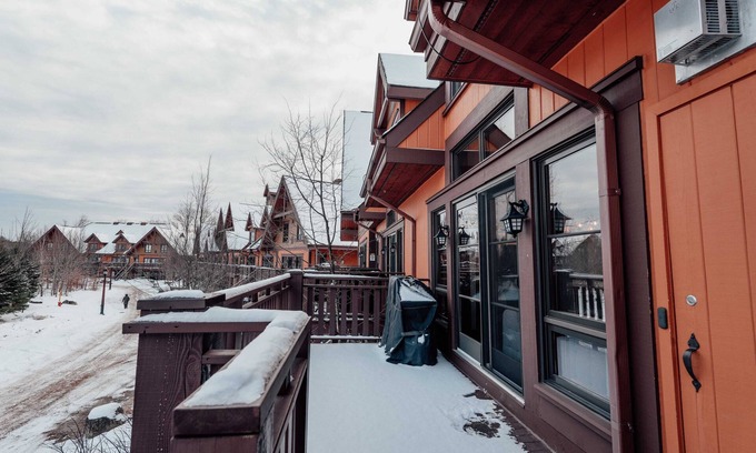 Versant Soleil Condo | Inviting 3-Bedroom Condo with Pool at the Slopes