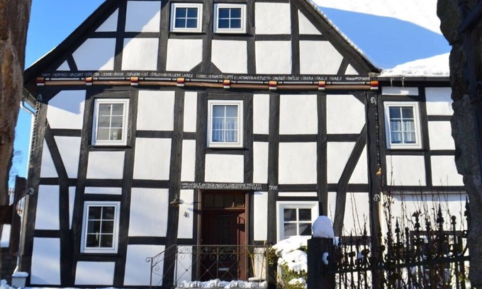 Assinghausen Apartment | Inviting Apartment in Olsberg with Pet-Friendly Amenities