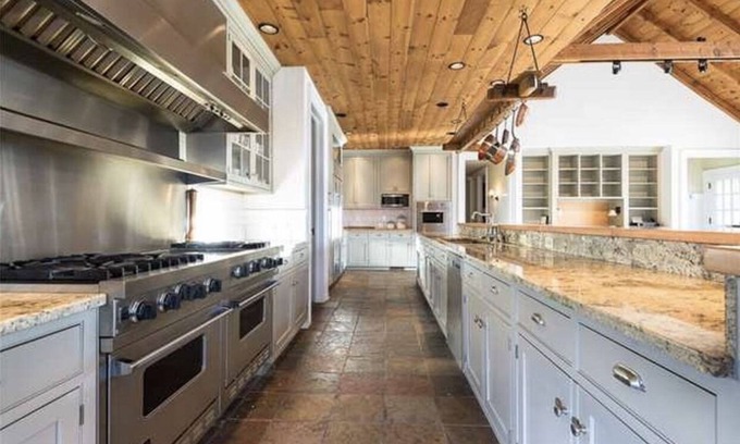 Avon House | Exquisite Family Getaway at Majestic Avon Estate