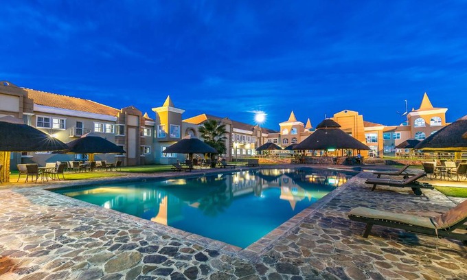 Palapye Hotel | Relax at Majestic Five Hotel: Pool, Ocean View & Spa