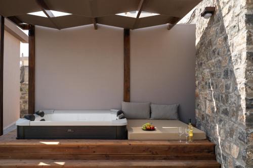 Karteros House | Elegant Manor with Outdoor Jacuzzi and Family-Friendly Vibe