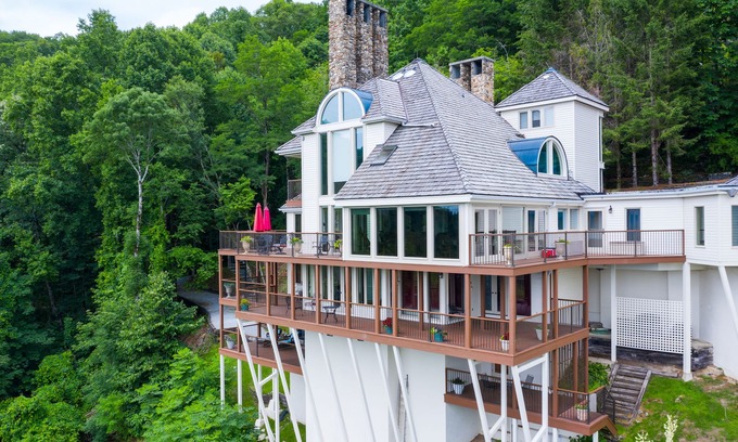 Highlands House | Majestic Mountain Chateau with Breathtaking 20-Mile Views