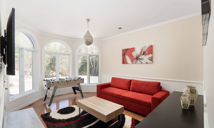 Les Pays-d'en-Haut Regional County Municipality House | Relaxing Retreat in the Laurentians with Pool & Spa