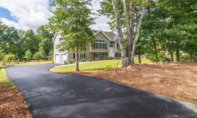 Pine Bush House | Impressive Views Private Guest Suite with Kitchen & Breakfast