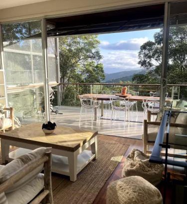Lower Beechmont House | Majestic Views - Stylish Home