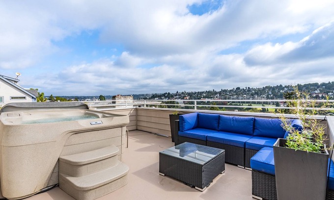 Seattle House | Majestic Views with a Hot Tub!